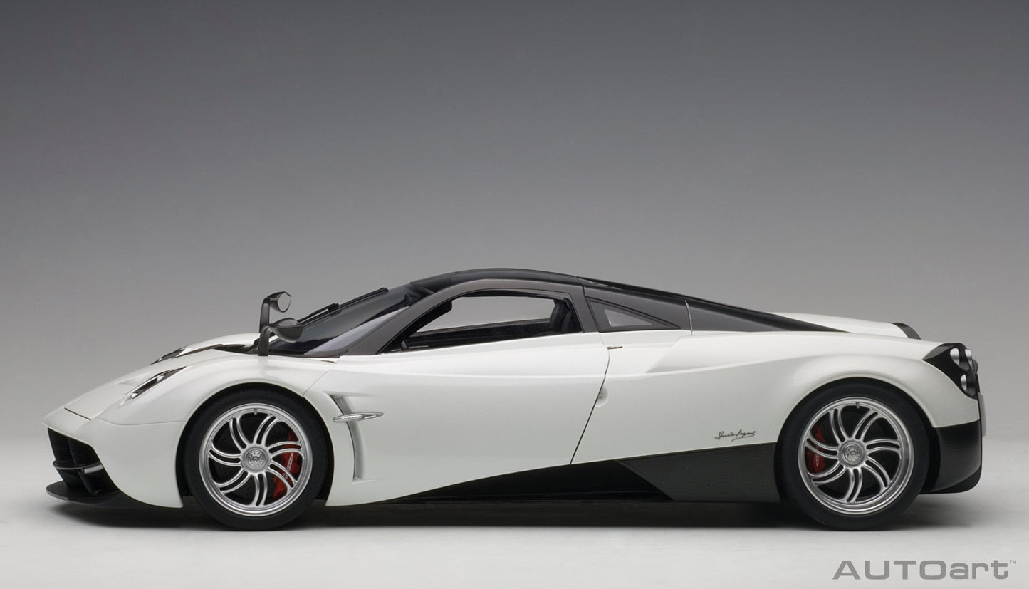 12231 PAGANI HUAYRA (WHITE METALLIC)