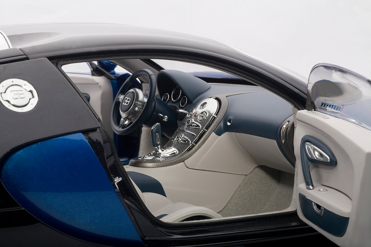 12532 BUGATTI VEYRON 16.4 (BLUE / BLACK)