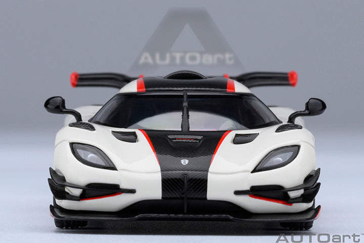 20041 KOENIGSEGG ONE : 1 (PEBBLE WHITE/CARBON BLACK /RED ACCENTS)