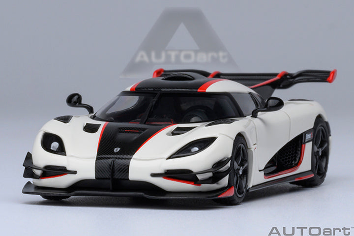 20041 KOENIGSEGG ONE : 1 (PEBBLE WHITE/CARBON BLACK /RED ACCENTS)