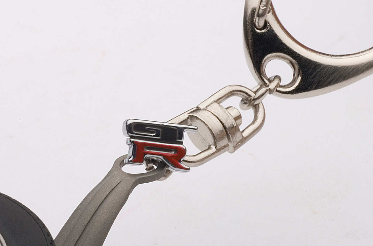 41562 1/18 NISSAN SKYLINE GT-R(R32) WHEEL KEYCHAIN (WITH GT-R EMBLEM HANGED)
