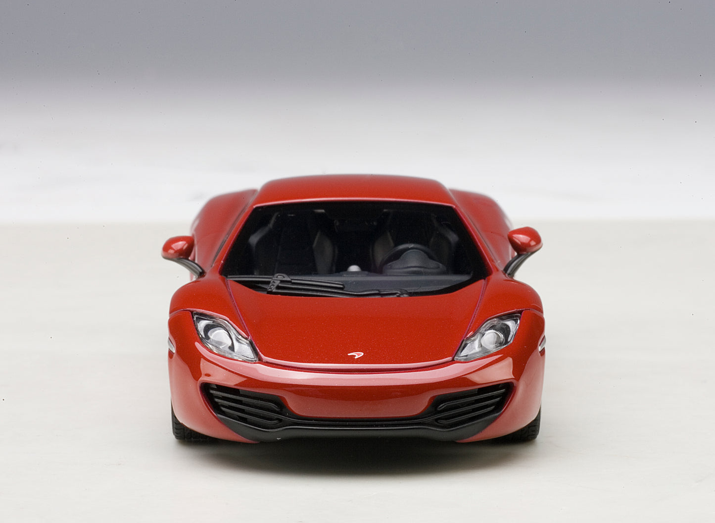 56008 MCLAREN 12C (VOLCANO RED)