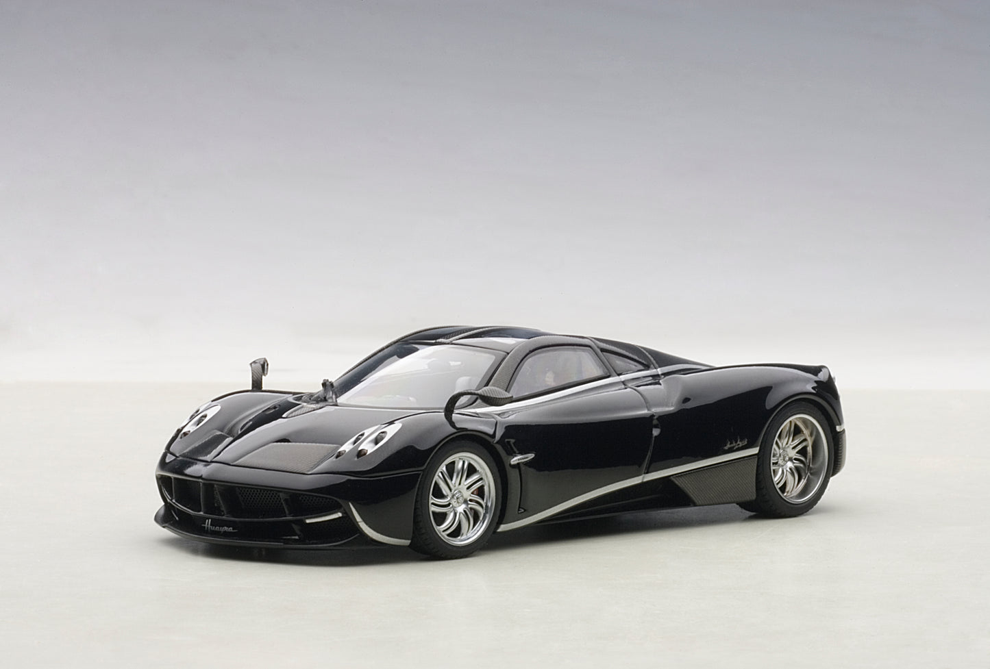 58209 PAGANI HUAYRA (BLACK W/SILVER STRIPES)