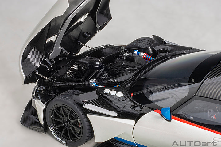 70261 ASTON MARTIN VULCAN (STRATUS WHITE W/ BLUE & RED STRIPES)