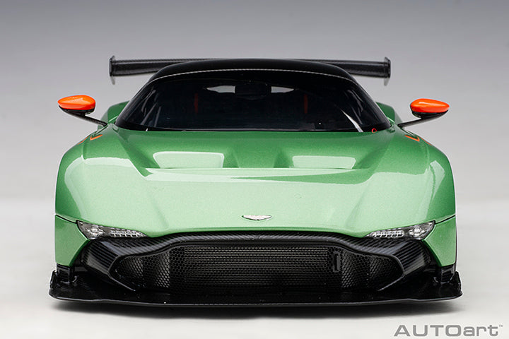 70263 ASTON MARTIN VULCAN (APPLE TREE GREEN METALLIC)