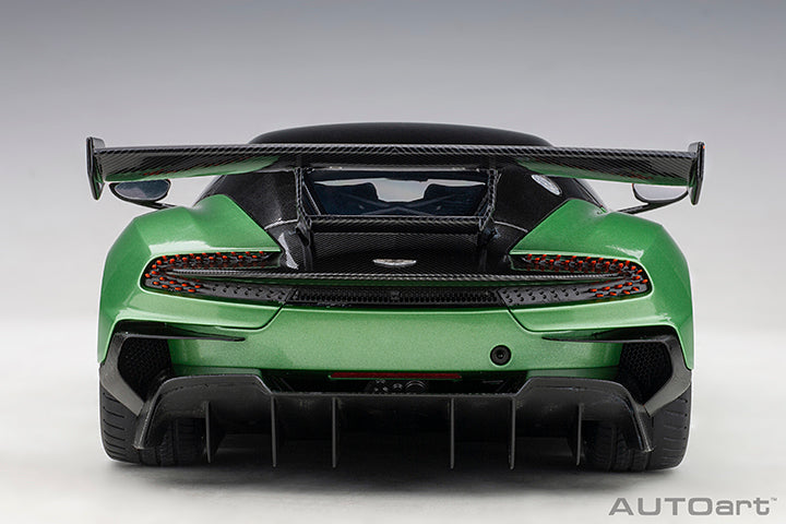 70263 ASTON MARTIN VULCAN (APPLE TREE GREEN METALLIC)