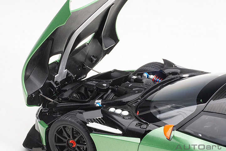 70263 ASTON MARTIN VULCAN (APPLE TREE GREEN METALLIC)