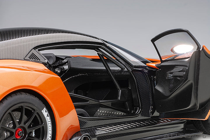 70264 ASTON MARTIN VULCAN (MADAGASCAR ORANGE)