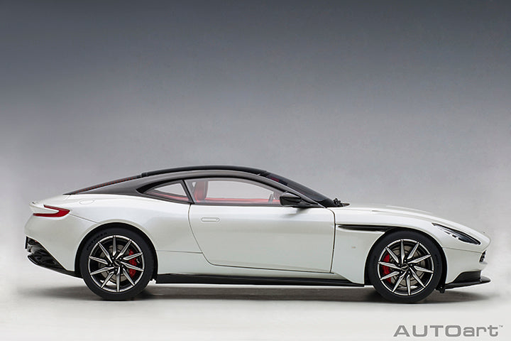 70266 1/18 ASTON MARTIN DB11 (MORNING FROST WHITE)