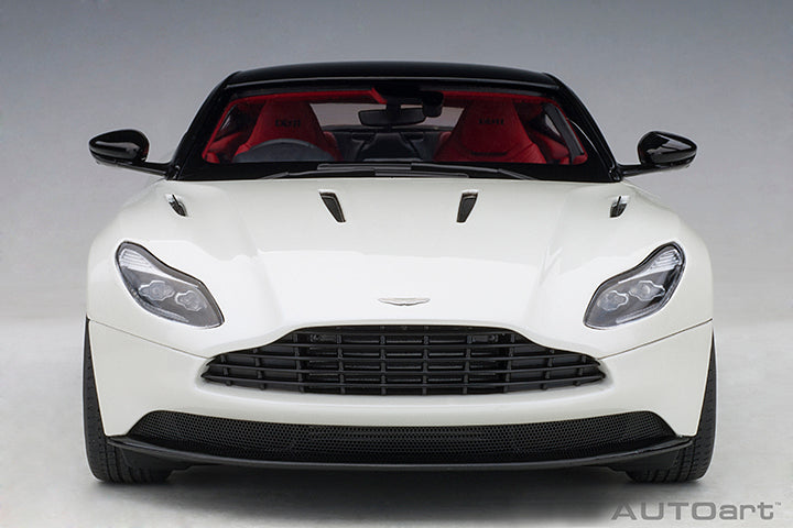 70266 1/18 ASTON MARTIN DB11 (MORNING FROST WHITE)