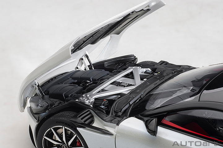 70266 1/18 ASTON MARTIN DB11 (MORNING FROST WHITE)