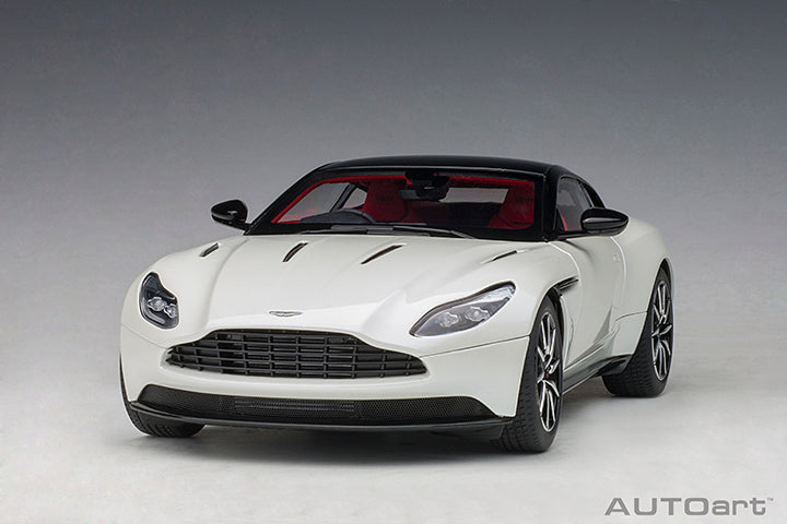 70266 1/18 ASTON MARTIN DB11 (MORNING FROST WHITE)