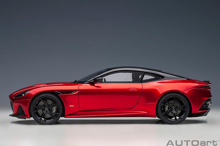 70293 1/18 ASTON MARTIN DBS SUPERLEGGERA (HYPER RED)