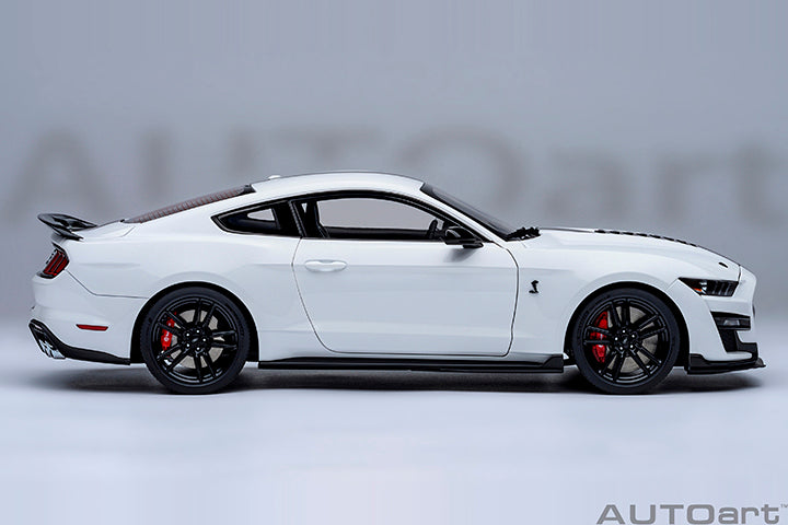 73095 FORD MUSTANG SHELBY GT500 (OXFORD WHITE)