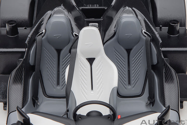 76086 McLAREN SPEEDTAIL (FROZEN BLUE)