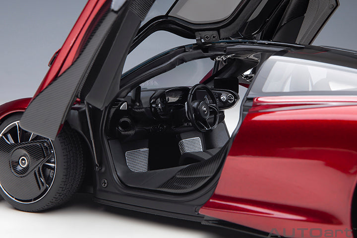 76087 McLAREN SPEEDTAIL (VOLCANO RED)