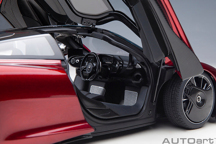 76087 McLAREN SPEEDTAIL (VOLCANO RED)