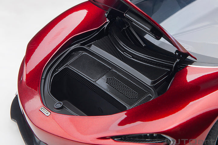 76087 McLAREN SPEEDTAIL (VOLCANO RED)