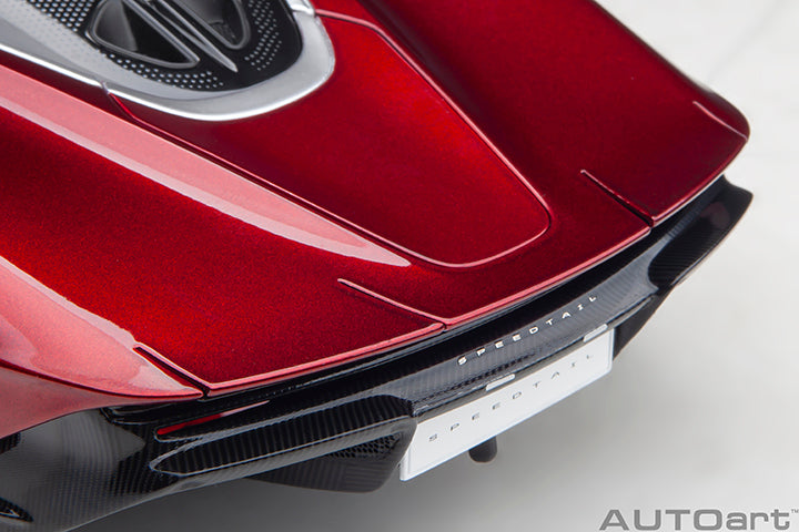 76087 McLAREN SPEEDTAIL (VOLCANO RED)