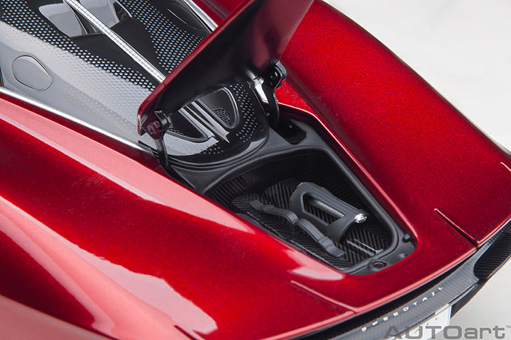 76087 McLAREN SPEEDTAIL (VOLCANO RED)