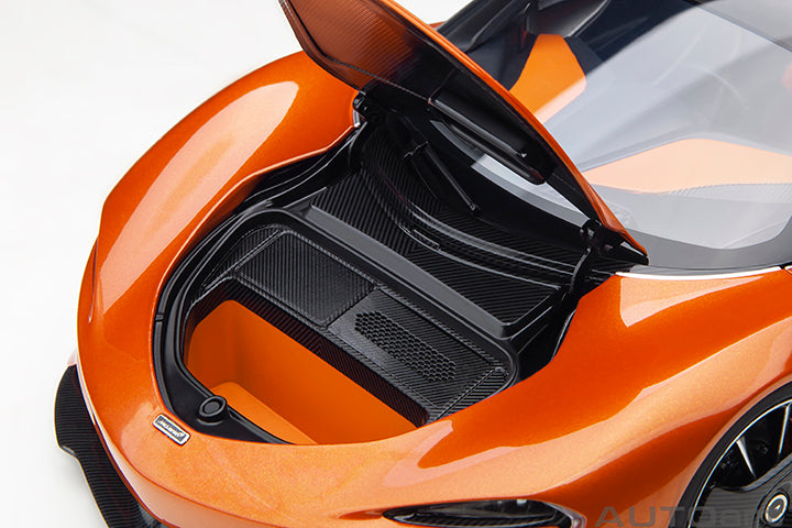 76088 McLAREN SPEEDTAIL (VOLCANO ORANGE)