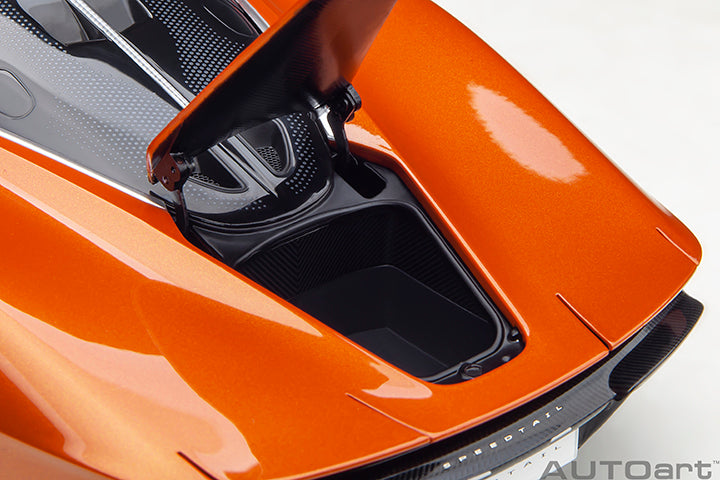 76088 McLAREN SPEEDTAIL (VOLCANO ORANGE)