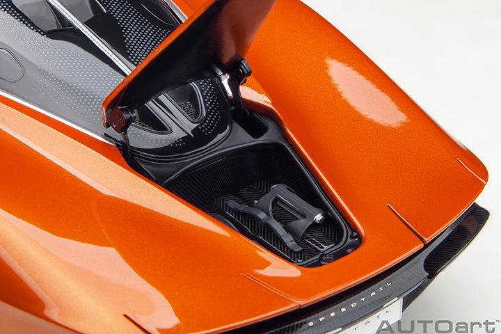 76088 McLAREN SPEEDTAIL (VOLCANO ORANGE)