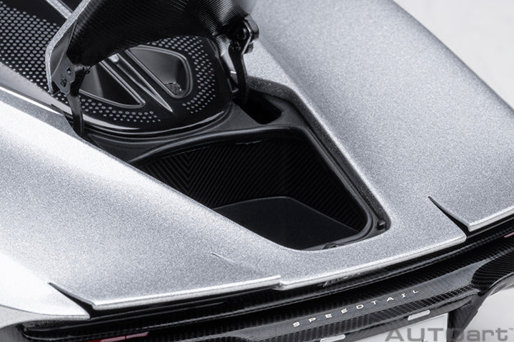 76090 McLAREN SPEEDTAIL (SUPERNOVA SILVER)