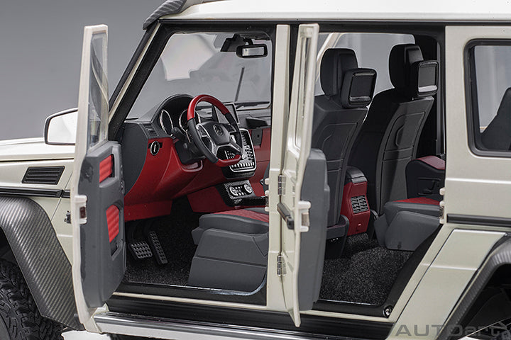 76307 MERCEDES-BENZ G63 AMG 6x6 (DESIGNO DIAMOND WHITE)