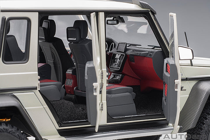 76307 MERCEDES-BENZ G63 AMG 6x6 (DESIGNO DIAMOND WHITE)