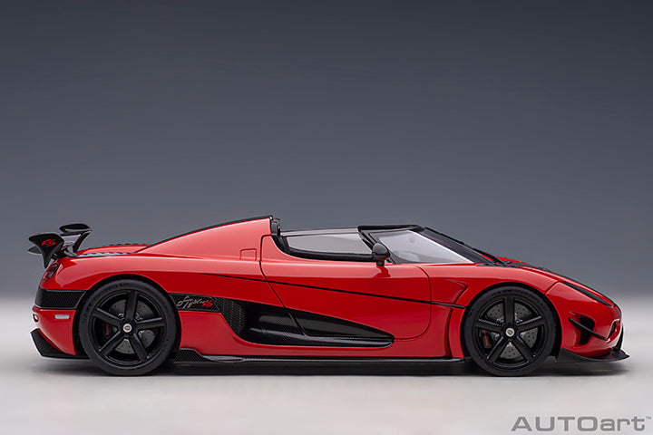 79022 KOENIGSEGG AGERA RS (CHILLI RED/CARBON BLACK/BLACK ACCENTS)