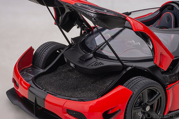 79022 KOENIGSEGG AGERA RS (CHILLI RED/CARBON BLACK/BLACK ACCENTS)