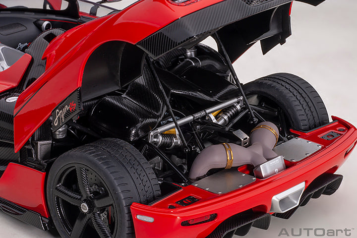 79022 KOENIGSEGG AGERA RS (CHILLI RED/CARBON BLACK/BLACK ACCENTS)
