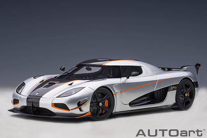 79024 KOENIGSEGG AGERA RS (MOON SILVER/CARBON BLACK/ORANGE ACCENTS)
