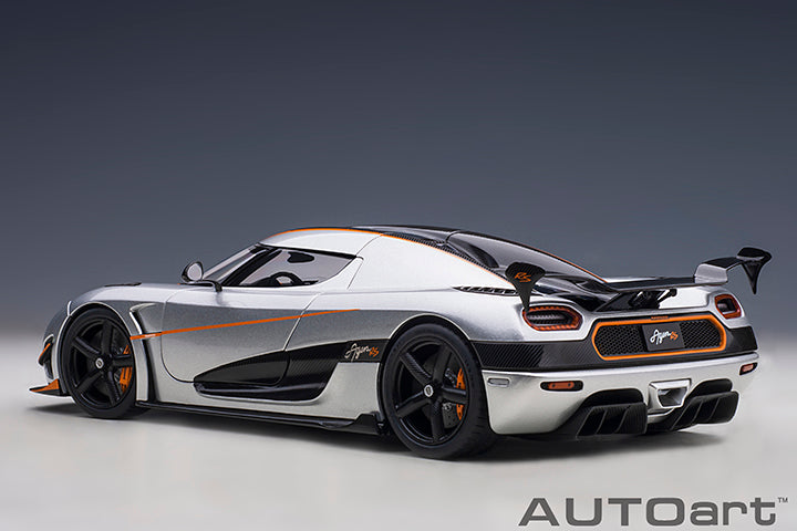 79024 KOENIGSEGG AGERA RS (MOON SILVER/CARBON BLACK/ORANGE ACCENTS)