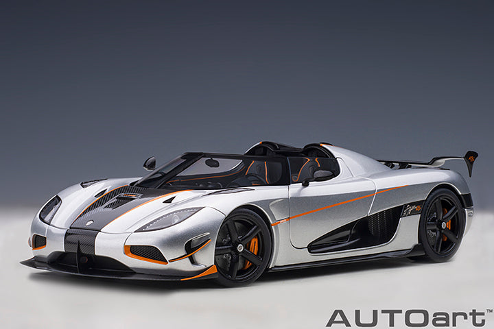 79024 KOENIGSEGG AGERA RS (MOON SILVER/CARBON BLACK/ORANGE ACCENTS)