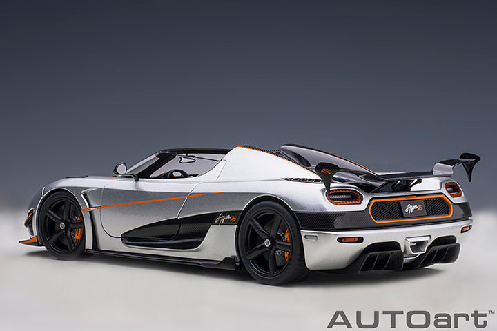 79024 KOENIGSEGG AGERA RS (MOON SILVER/CARBON BLACK/ORANGE ACCENTS)