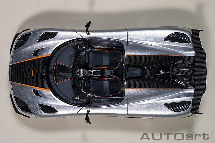 79024 KOENIGSEGG AGERA RS (MOON SILVER/CARBON BLACK/ORANGE ACCENTS)
