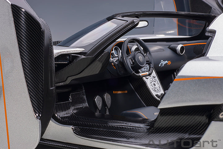 79024 KOENIGSEGG AGERA RS (MOON SILVER/CARBON BLACK/ORANGE ACCENTS)