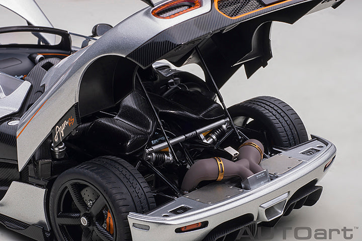 79024 KOENIGSEGG AGERA RS (MOON SILVER/CARBON BLACK/ORANGE ACCENTS)