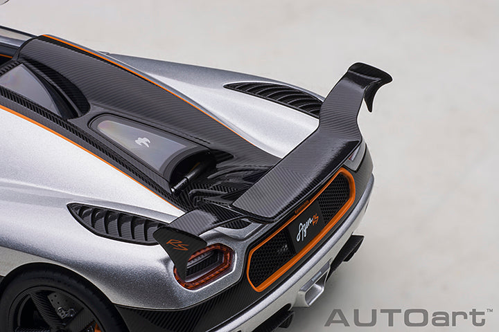 79024 KOENIGSEGG AGERA RS (MOON SILVER/CARBON BLACK/ORANGE ACCENTS)