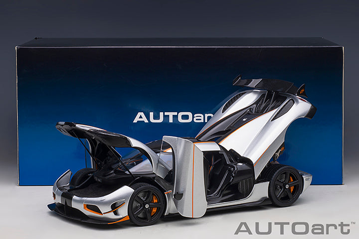 79024 KOENIGSEGG AGERA RS (MOON SILVER/CARBON BLACK/ORANGE ACCENTS)