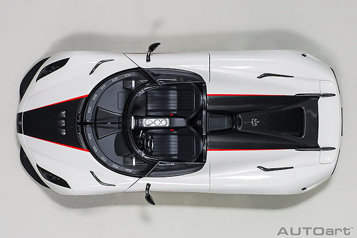 79027 KOENIGSEGG REGERA (WHITE/BLACK CARBON/RED ACCENTS)