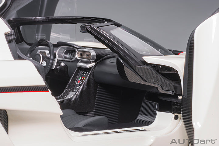 79027 KOENIGSEGG REGERA (WHITE/BLACK CARBON/RED ACCENTS)