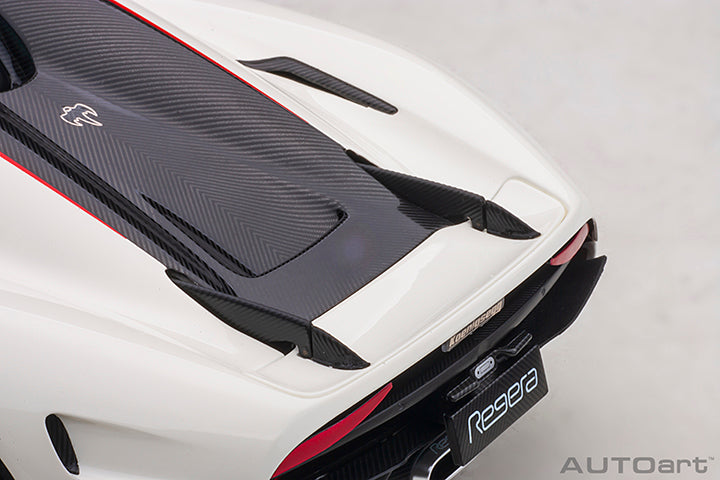79027 KOENIGSEGG REGERA (WHITE/BLACK CARBON/RED ACCENTS)