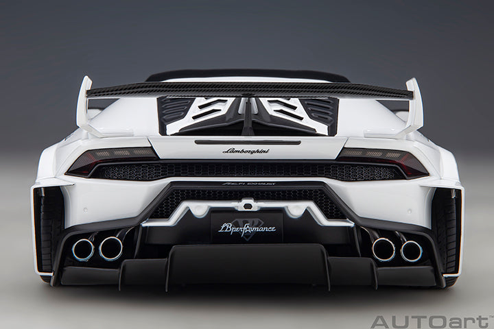 79125 LIBERTY WALK LB SILHOUETTE WORKS HURACAN GT (WHITE)