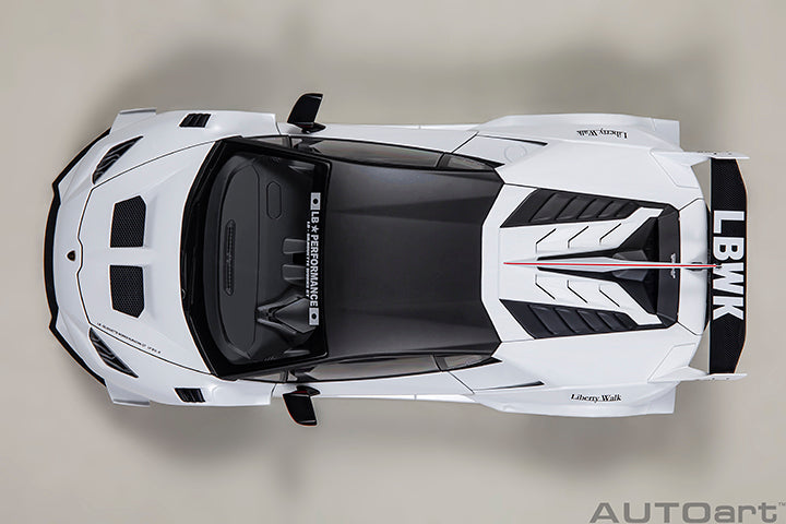 79125 LIBERTY WALK LB SILHOUETTE WORKS HURACAN GT (WHITE)