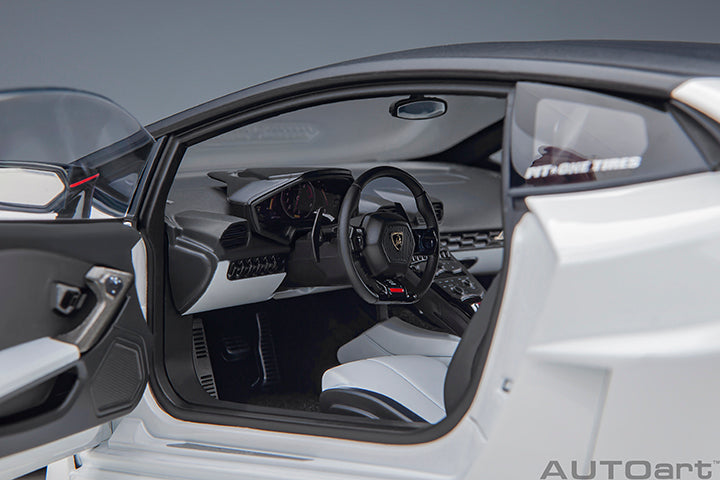 79125 LIBERTY WALK LB SILHOUETTE WORKS HURACAN GT (WHITE)