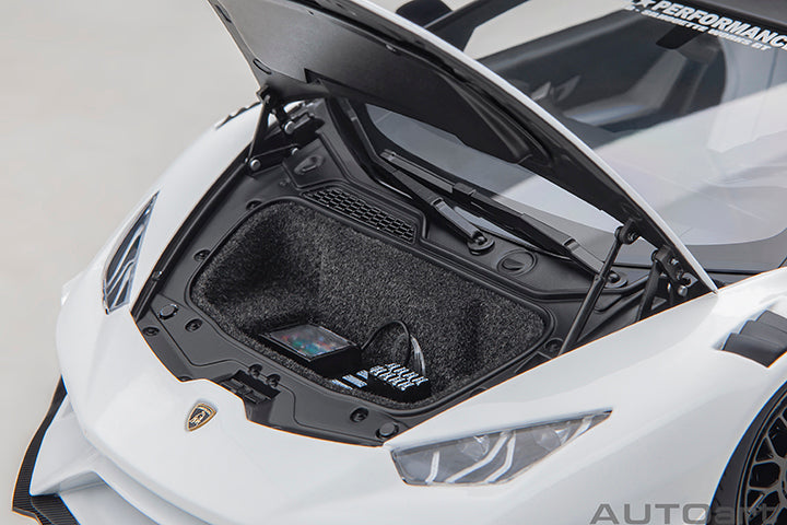 79125 LIBERTY WALK LB SILHOUETTE WORKS HURACAN GT (WHITE)