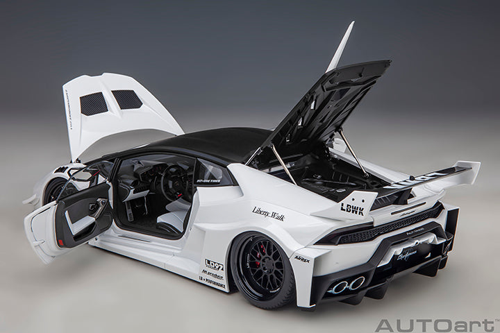 79125 LIBERTY WALK LB SILHOUETTE WORKS HURACAN GT (WHITE)